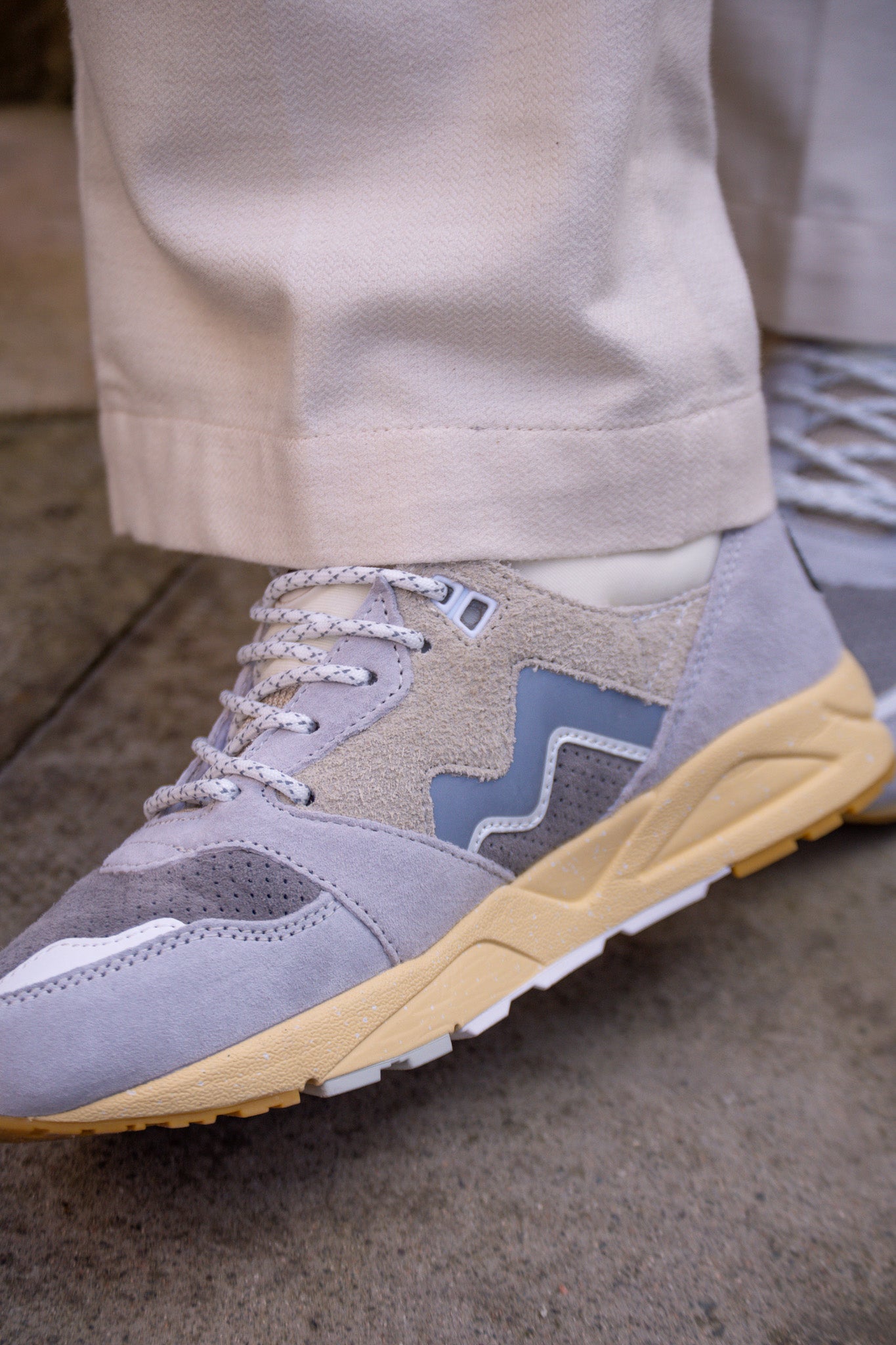 Karhu Aria 95 Lunar Rock / Foggy Dew Trainers